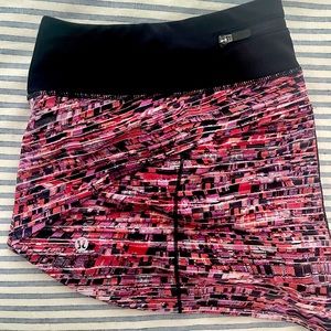 Lululemon 2.5” Speed Up Short Size 12 Low Rise 💗